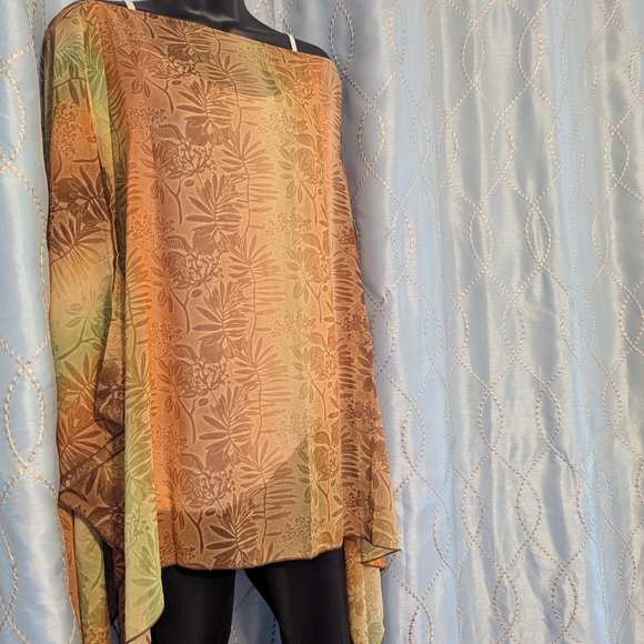 DJT Floral Sheer Poncho Top - Picture 3 of 6